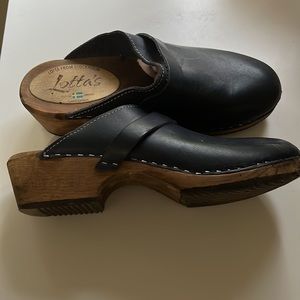 Lotta from Stockholm True Navy Used Clogs - size 42, women’s 9.5